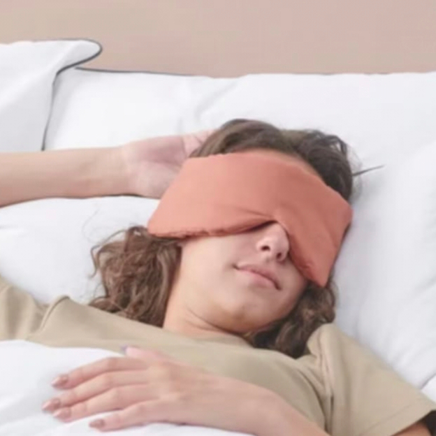 Penutup mata dan telinga tidur