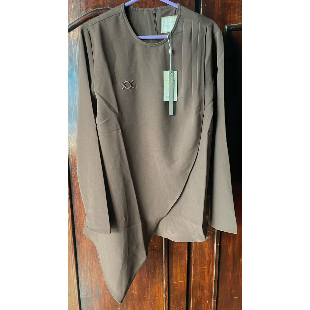 Yvaine Blouse S Wearing Klamby Mahogani
