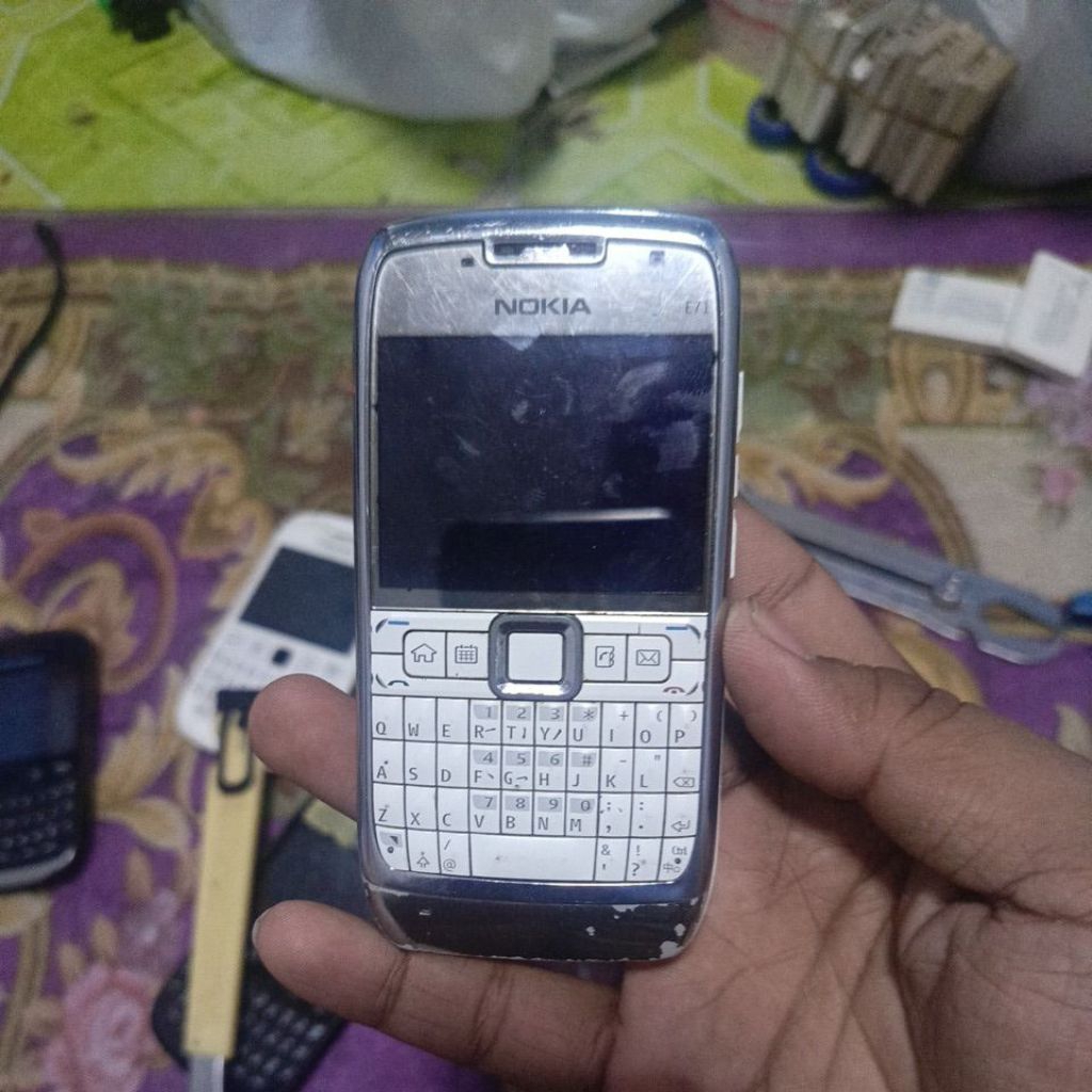 Nokia E71
