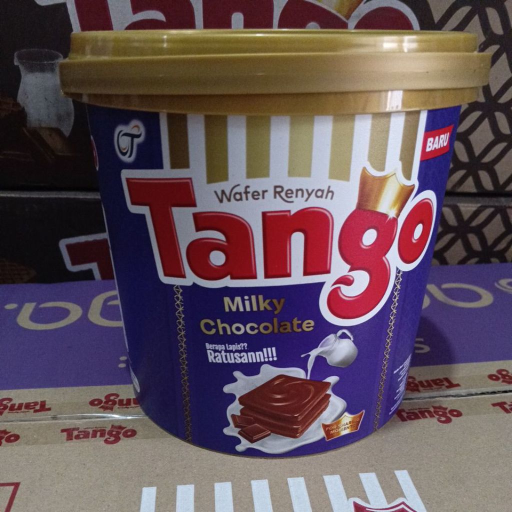 TANGO wafer kaleng 240g // aneka kue kaleng Exp Desember 2026