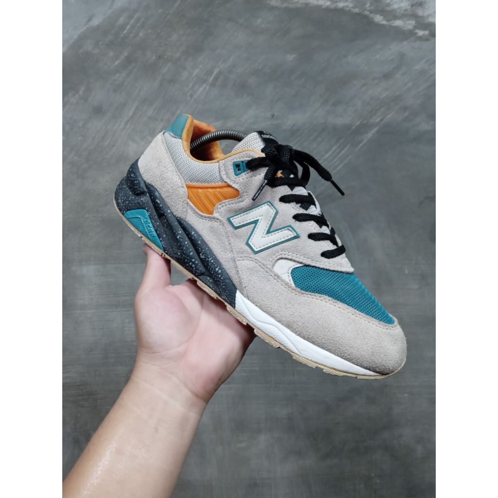 NB 580 Khaki Amazonite