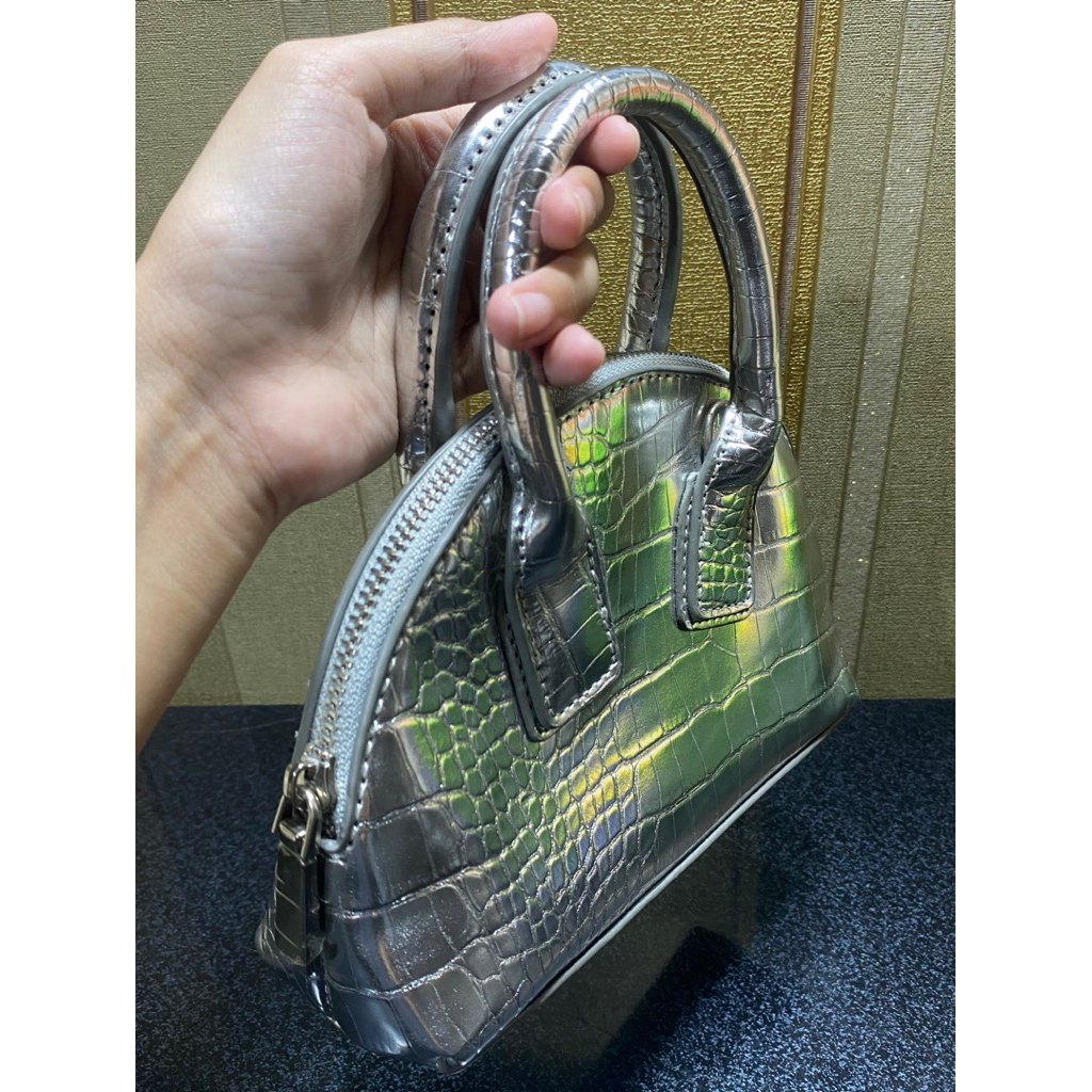 Preloved Calvic Kylie Hand Bag Sling Bag Silver Wanita