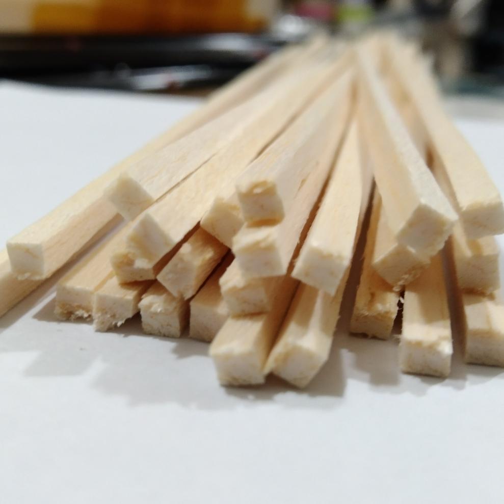 10PCS Kayu balsa stik 4mm x 4mm x 1meter balsa stick untuk maket DIY craft
