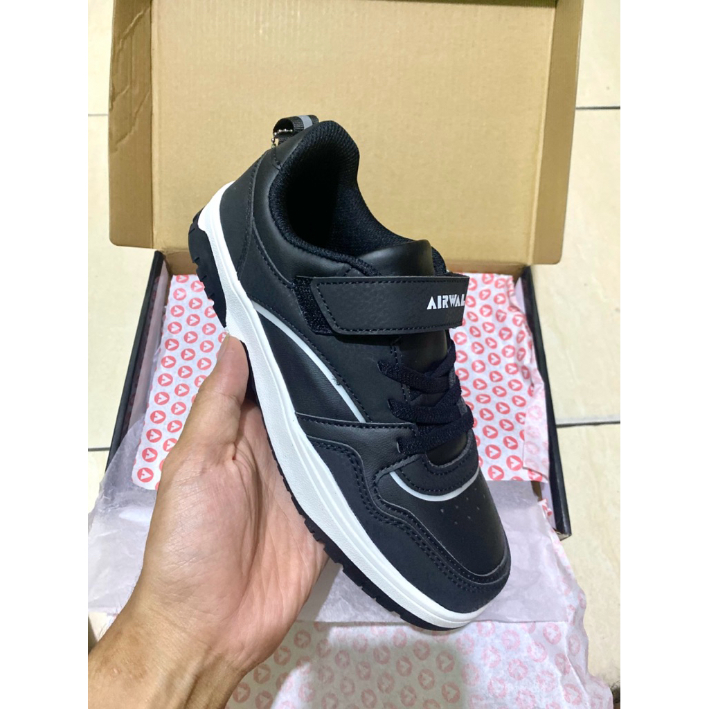 Sepatu anak airwalk hitam