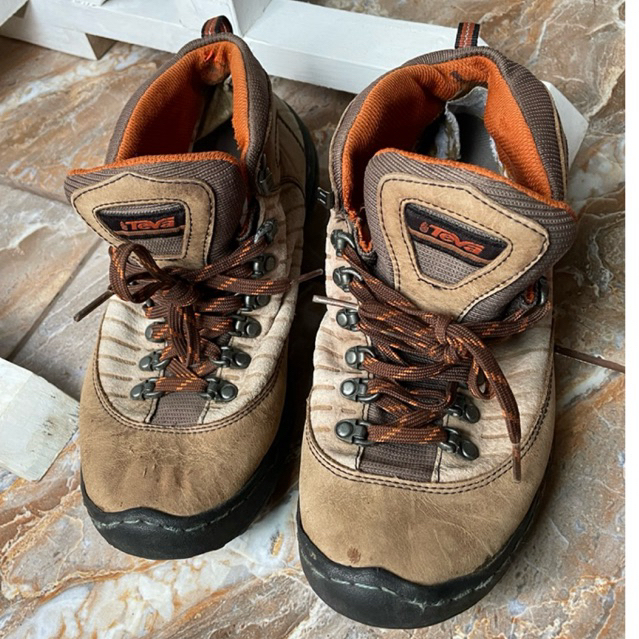 Sepatu Gunung Hiking Teva