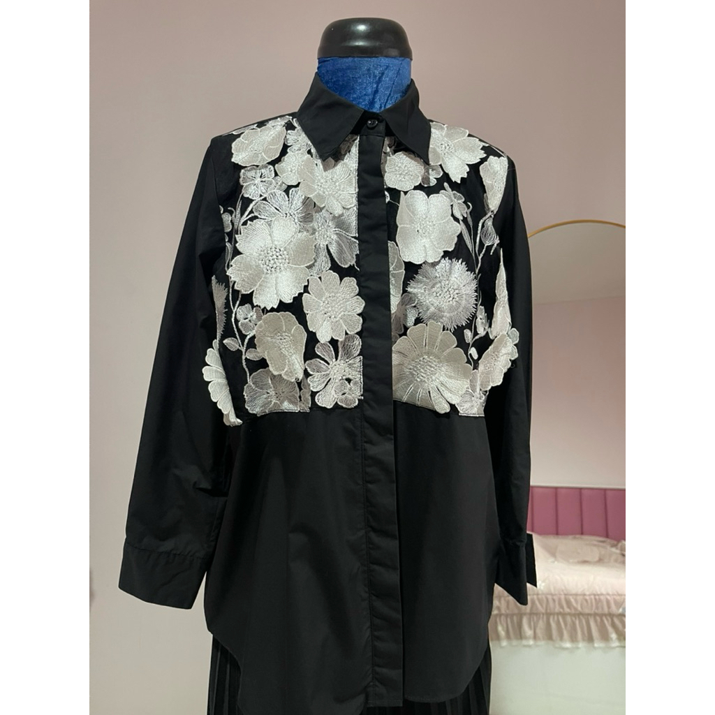 Studio Tui Flower Black Blouse