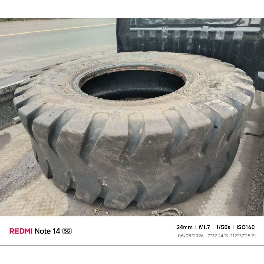 Ban loader ukuran 17.5 - 25 (bekas)