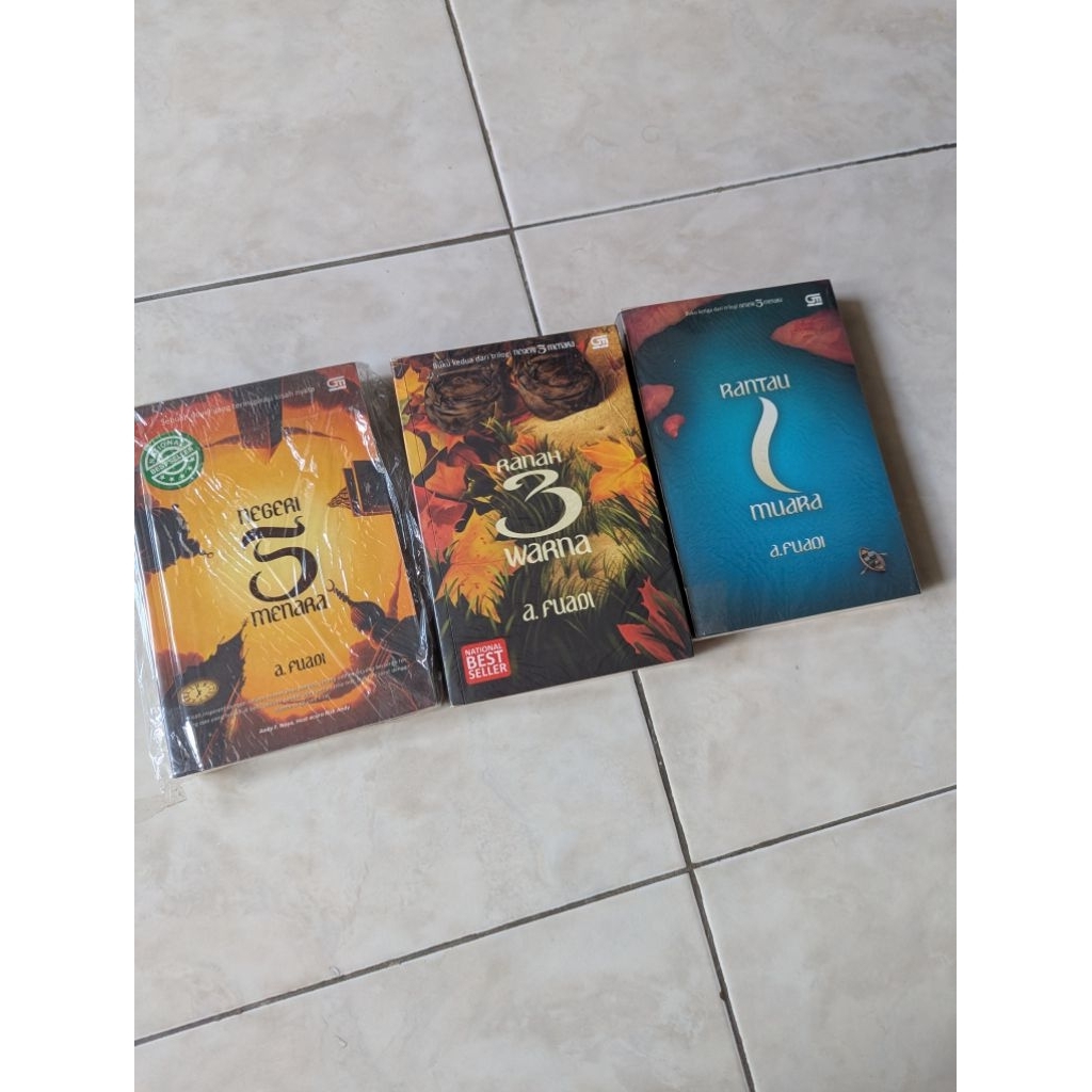 Preloved Novel Trilogi Alif Fuadi Negeri 5 Menara