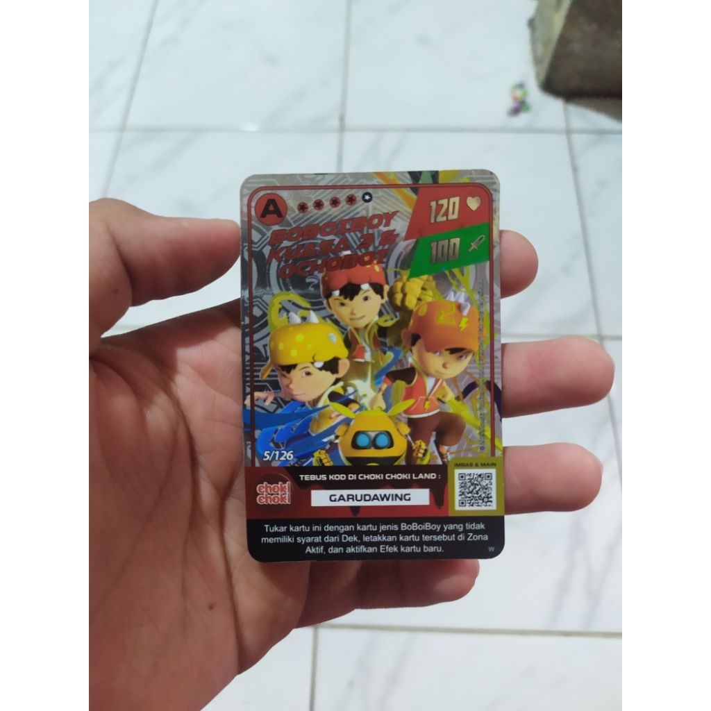 card Boboiboy hologram dan biasa