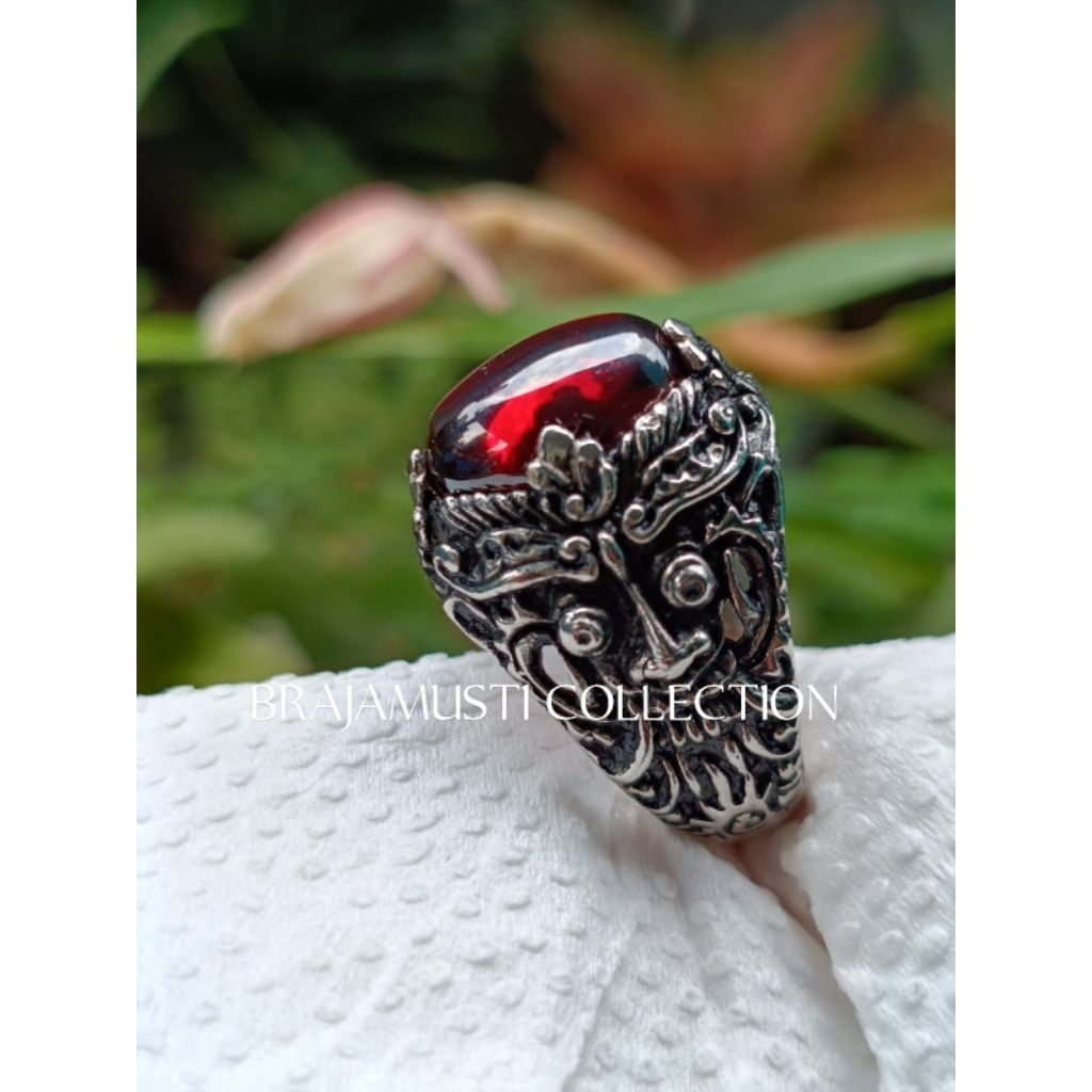 Cincin Red Garnet Barong