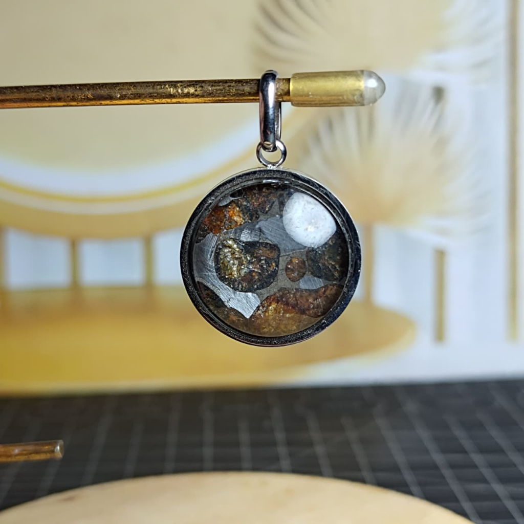 Natural Pallasite kenya Sericho Olive Meteorite 2cm Pendant Tipe 1 (1)