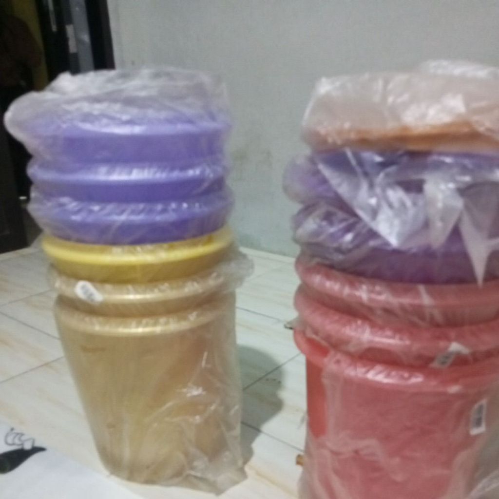 GIANT CANISTER TUPPERWARE