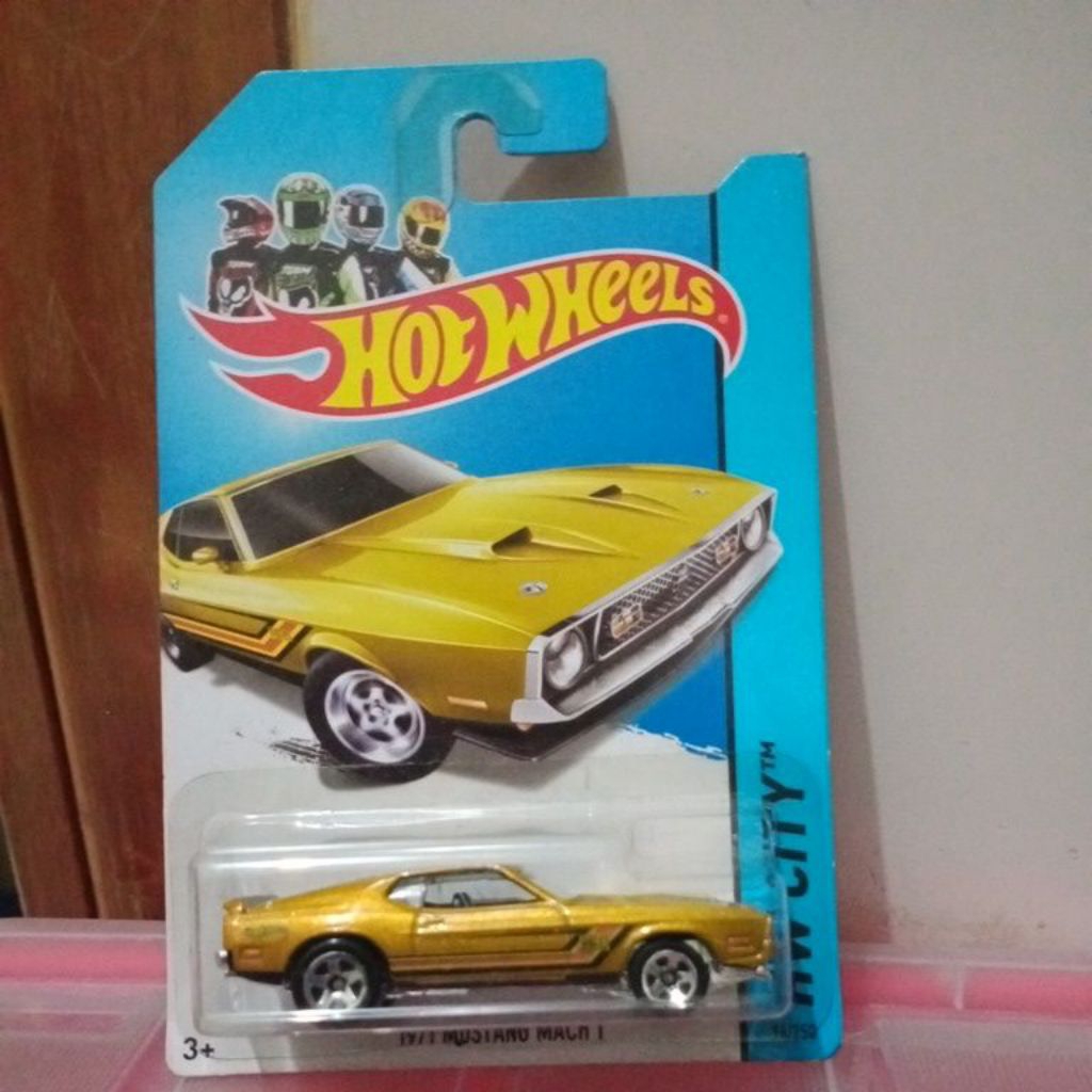 Hot Wheels 1971 Mustang Mach 1 gold