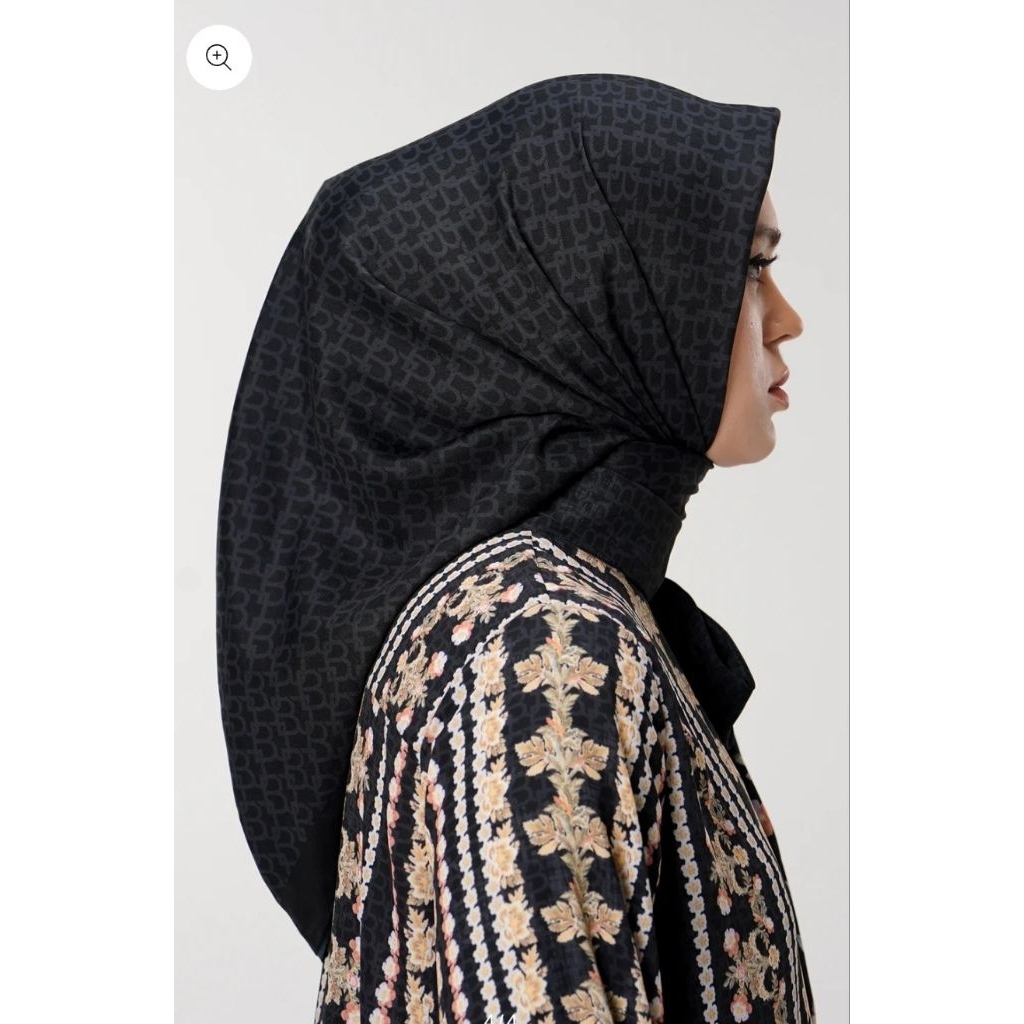 benang jarum signature monogram black iris