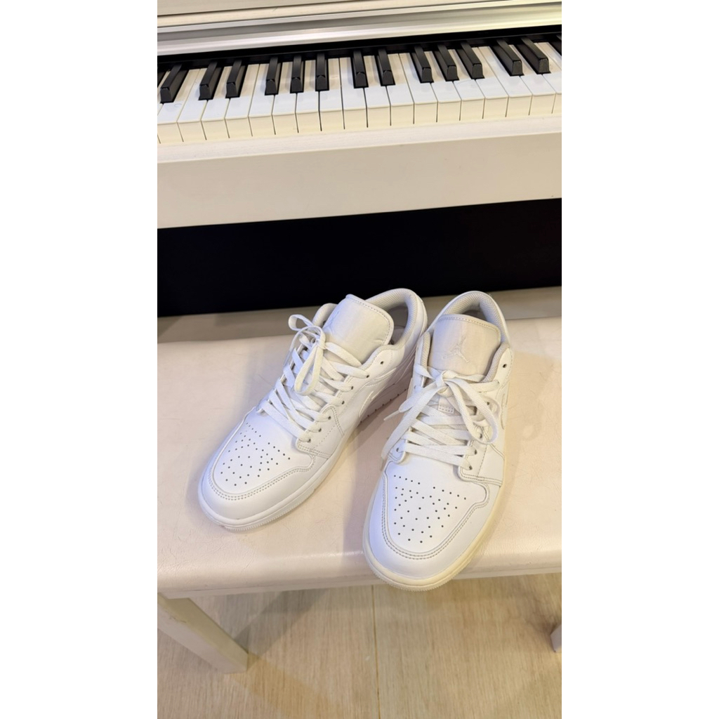 NIKE AIR JORDAN 1 TRIPLE WHITE ORIGINAL SIZE 44