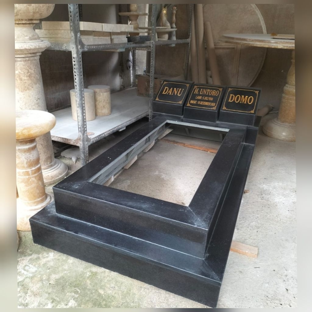 Kijing Makam Marmer Granit Hitam Custom 3 Nama Ukir ( bisa custom )