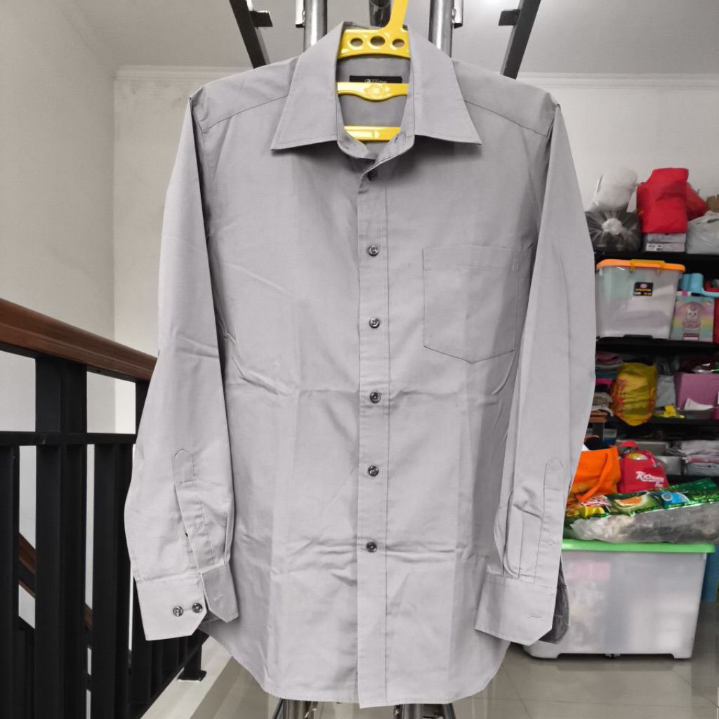 PRELOVED KEMEJA PRIA LENGAN PANJANG ABU-ABU "G2000"