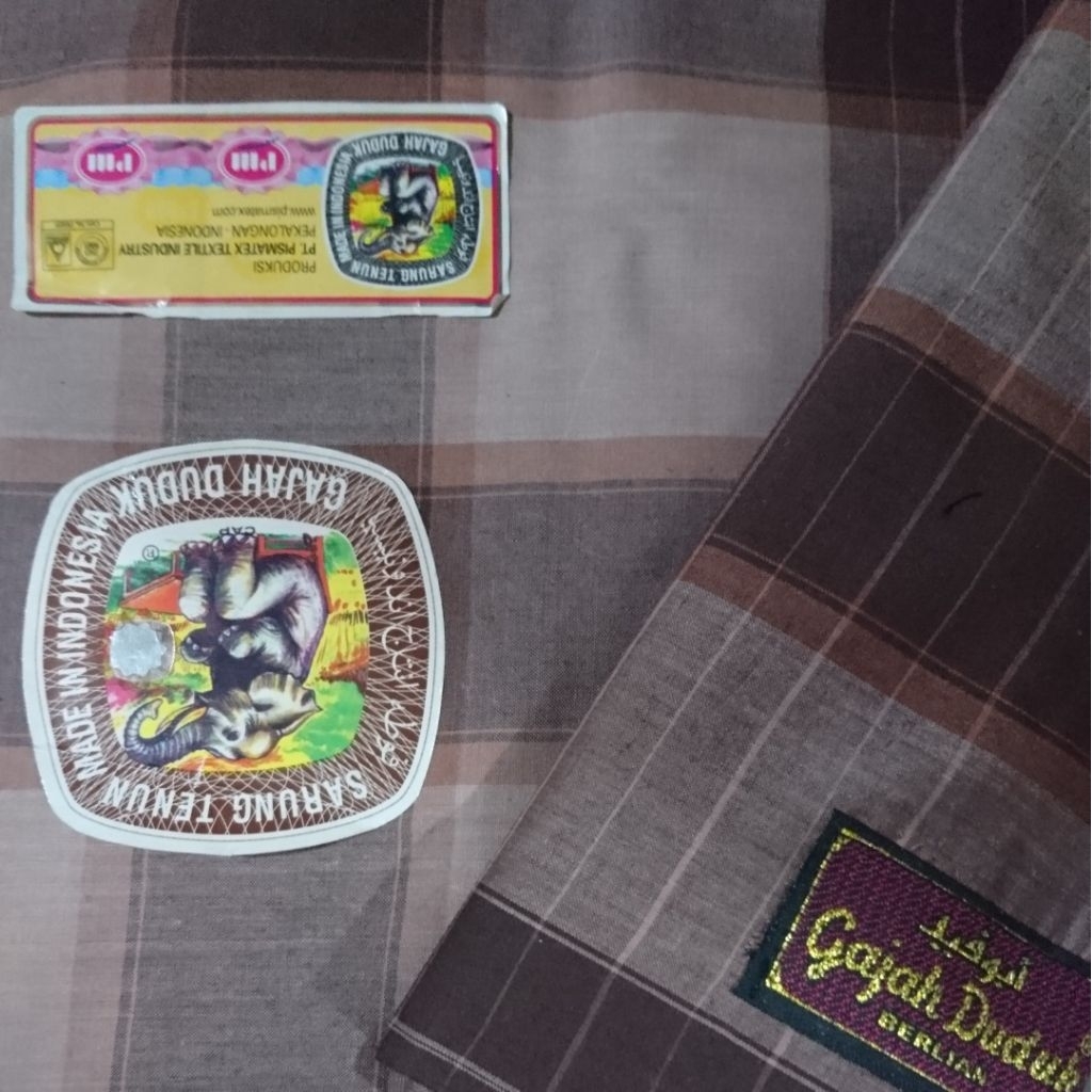 sarung gajah duduk emas 7000 benang