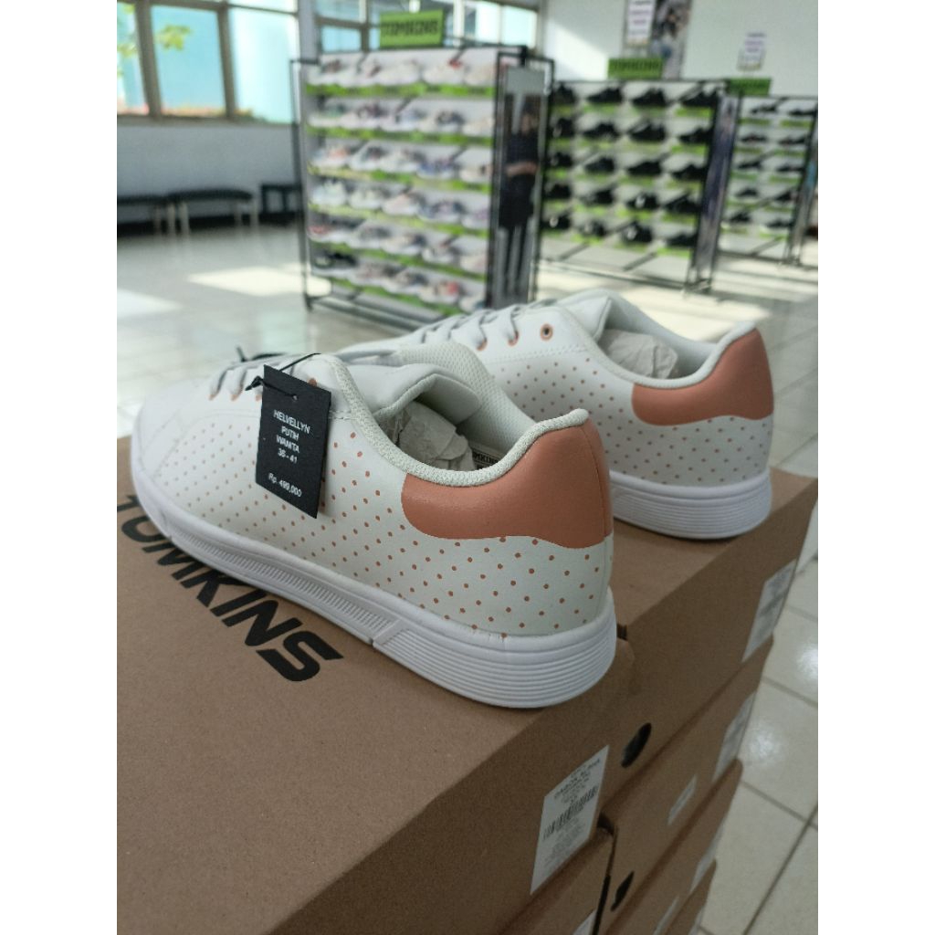 tomkins sepatu wanita Helvellyn putih