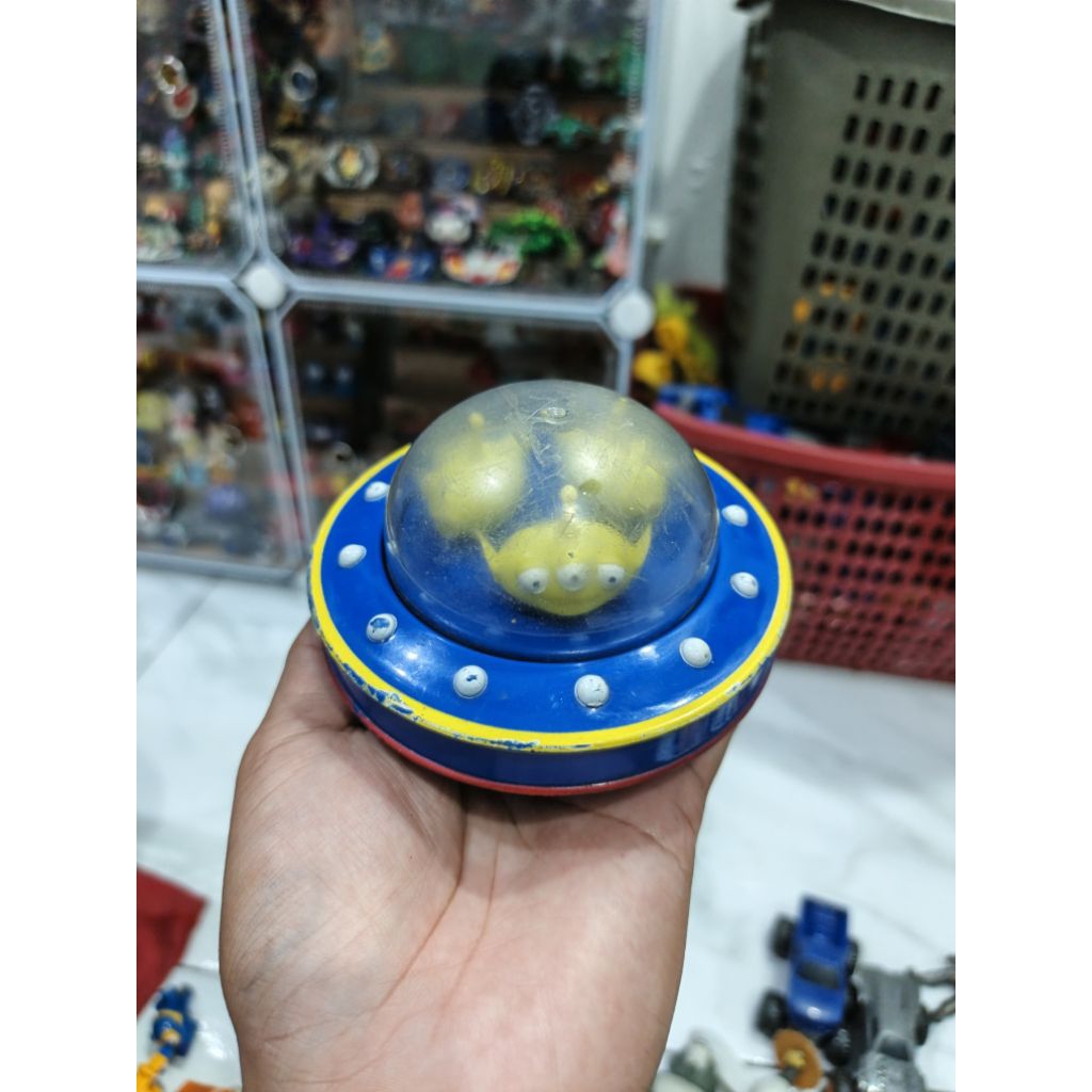 figure pesawat ufo alien toy story