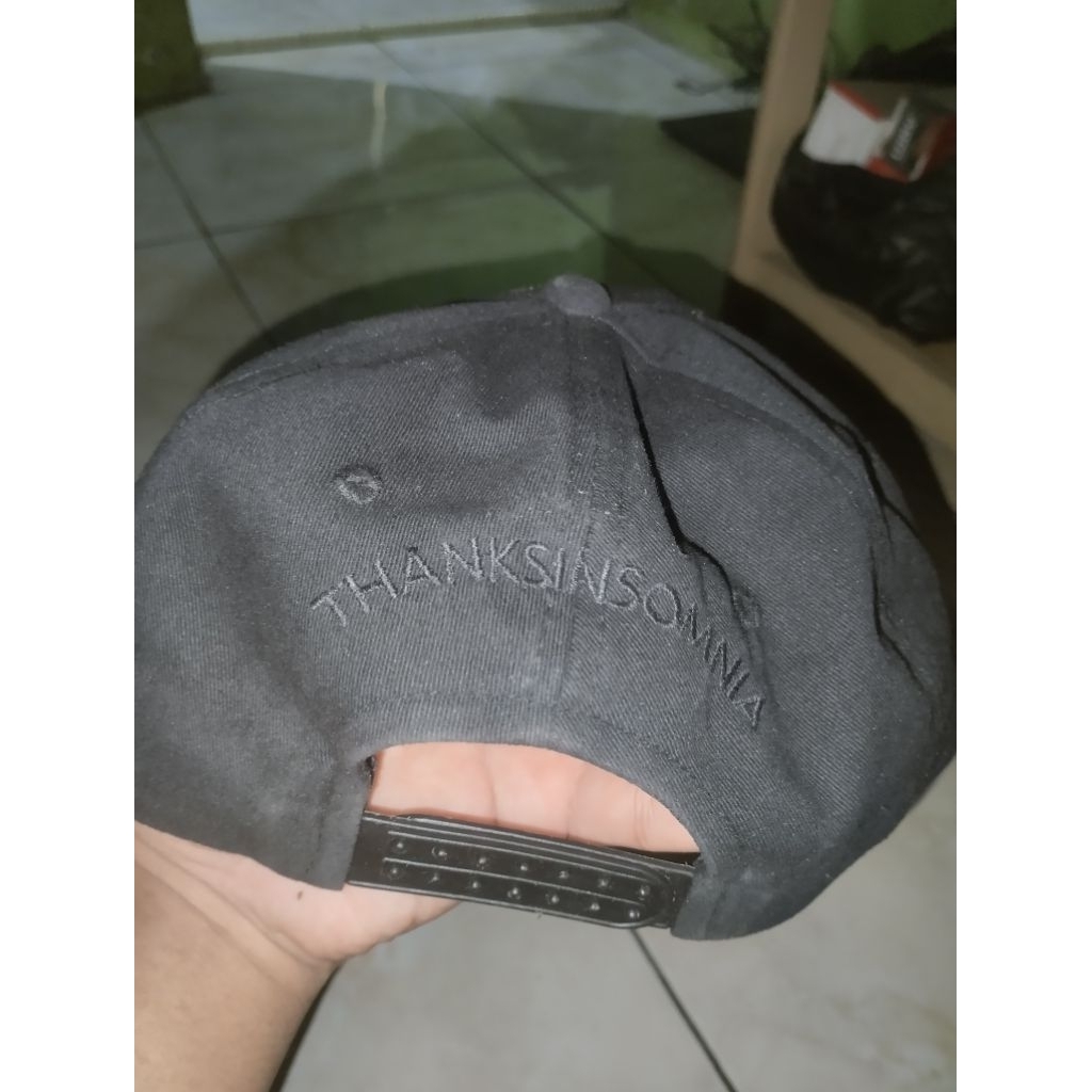 hat Thxnsmn Hitam