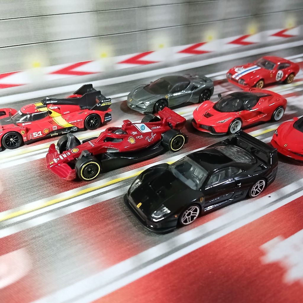 HOT WHEELS FERRARI LOOSE 2025/2026