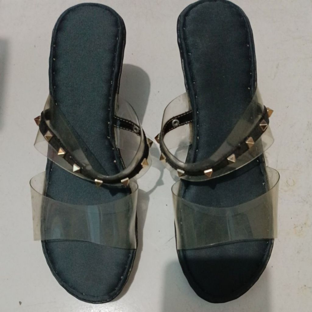 Preloved Sendal