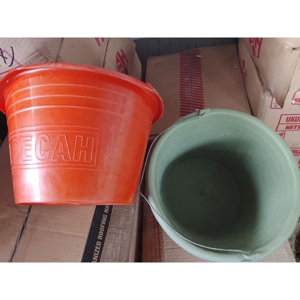 Ember hijau kecil besar/ember orange kecil/ember orange besar/ember hijau besar
