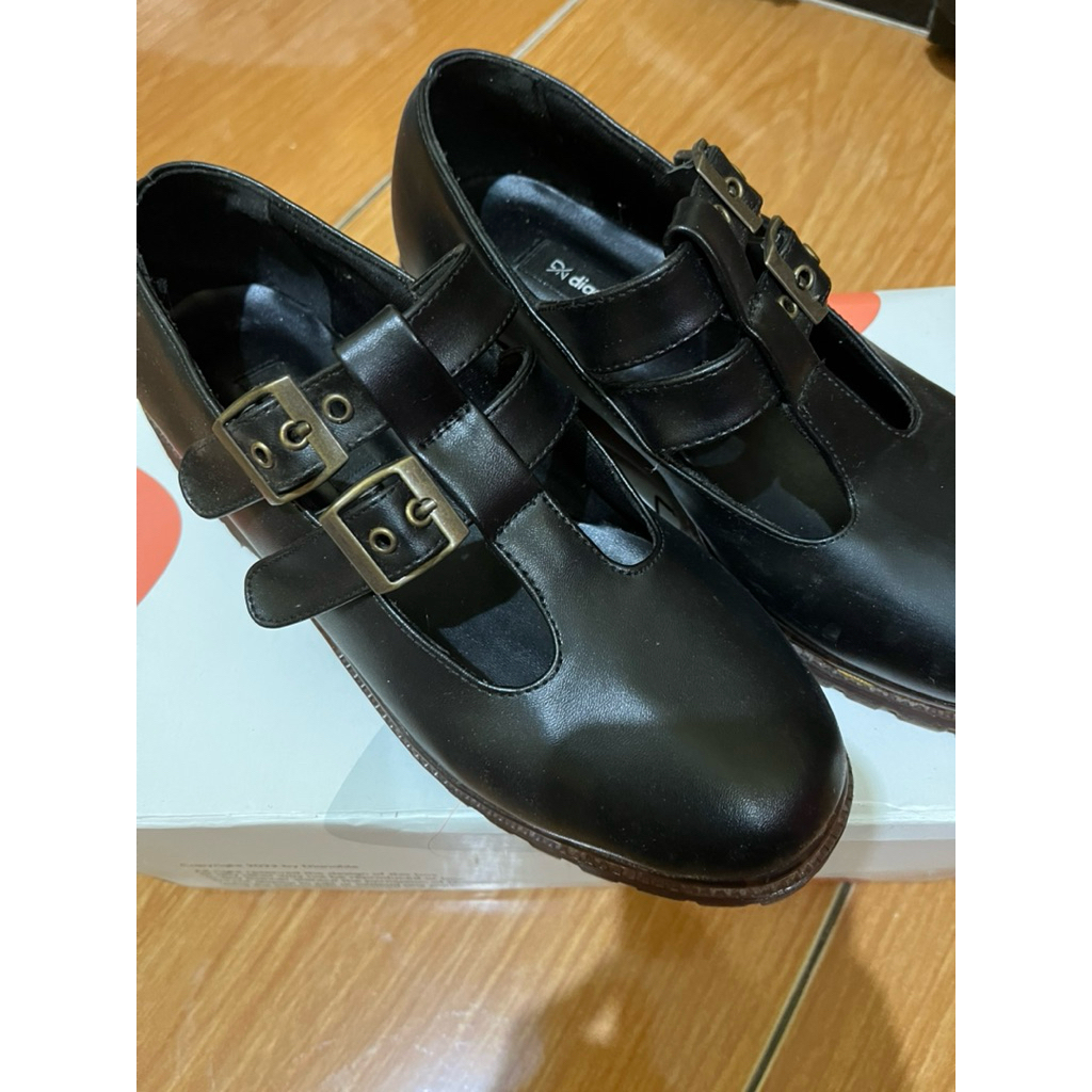 dianable preloved sepatu