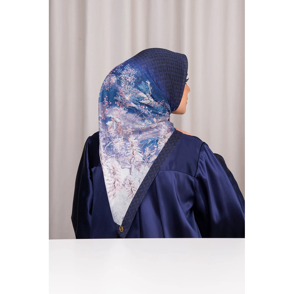 Buttonscarves holiday voal square deep blue kemasan pouch