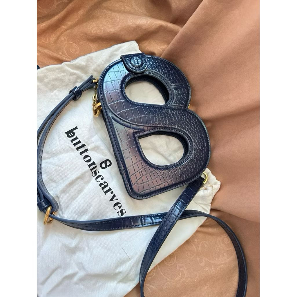 PL hold me phone bag buttonscarves