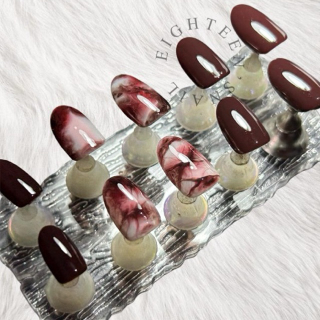 Fake nails marble maroon