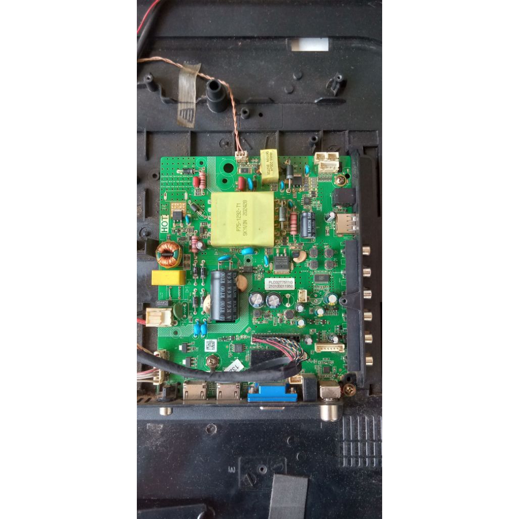 MESIN TV POLYTRON 32IN