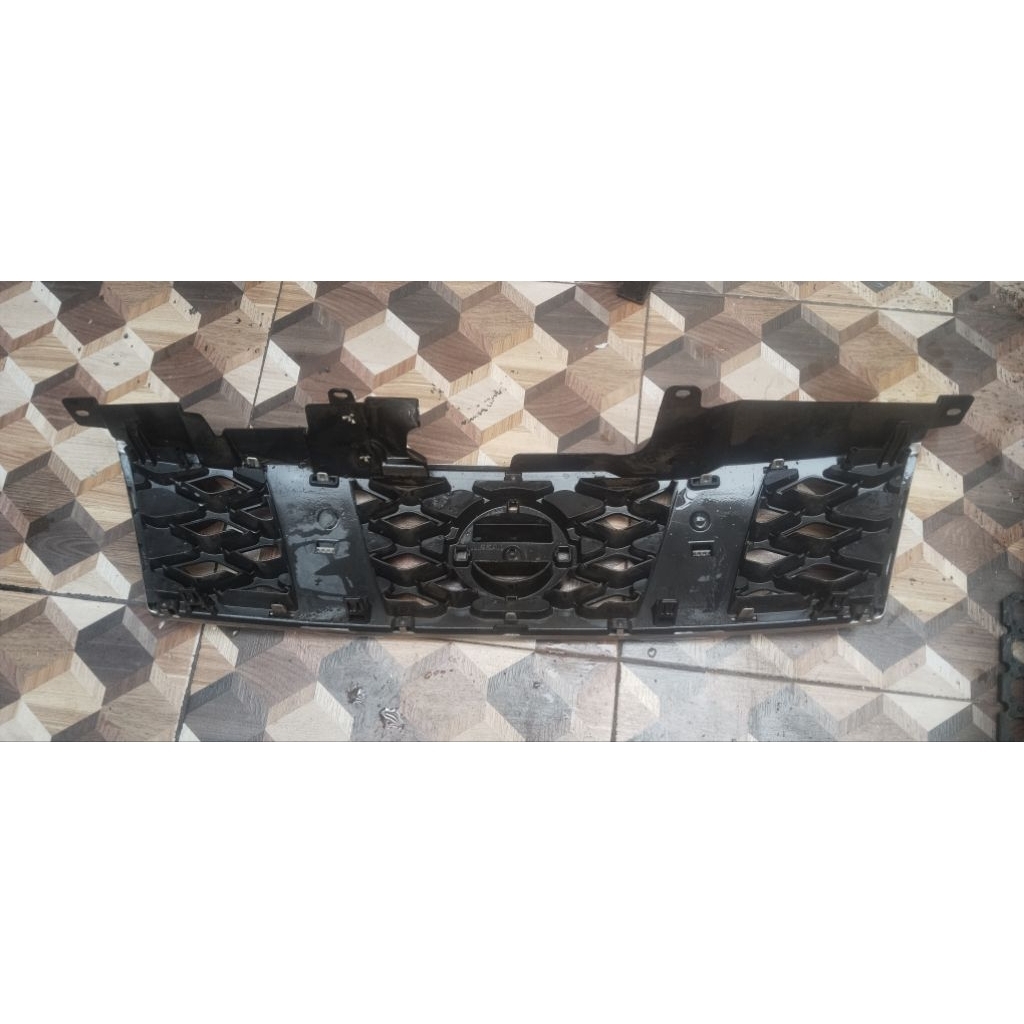 Grill Nissan Xtrail T31