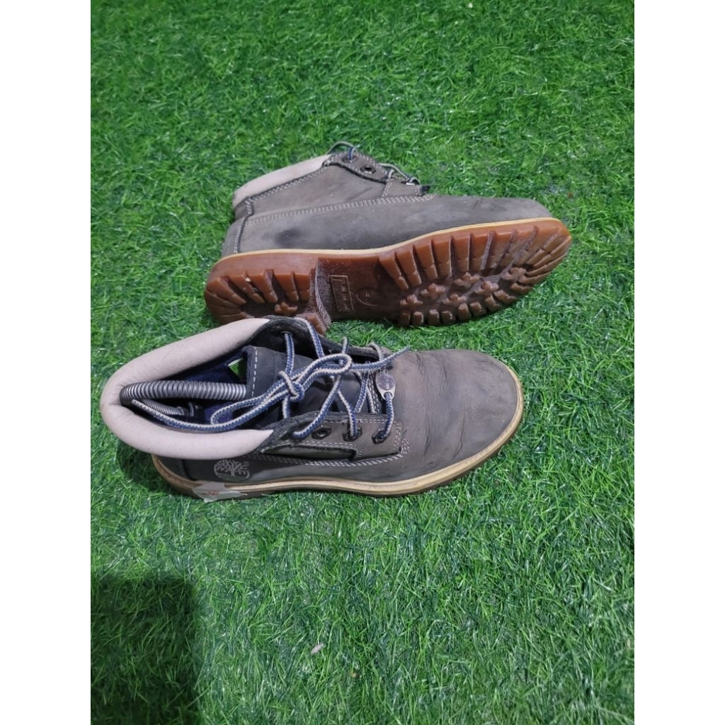 sepatu boot timberland mid chukka size 37,5