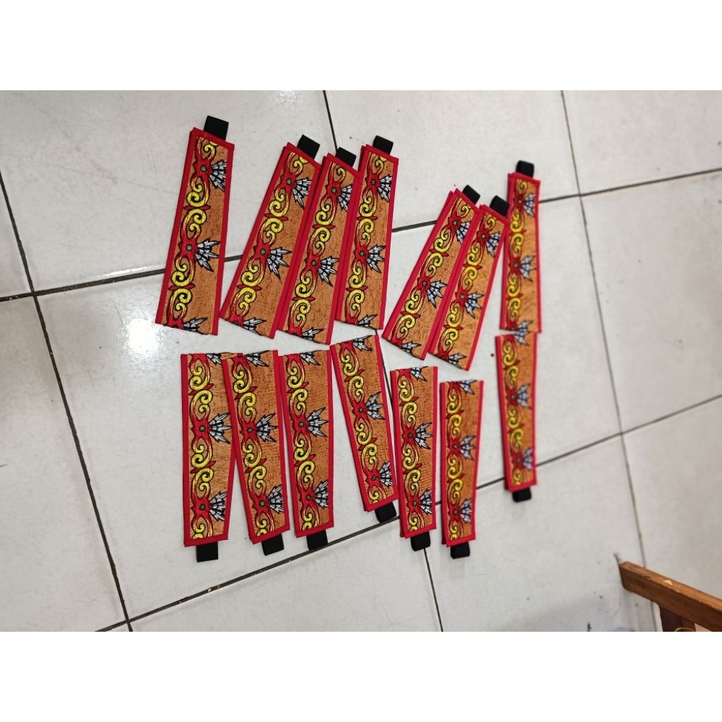 lawung/sumping untuk prempuan-khas dayak Kalimantan