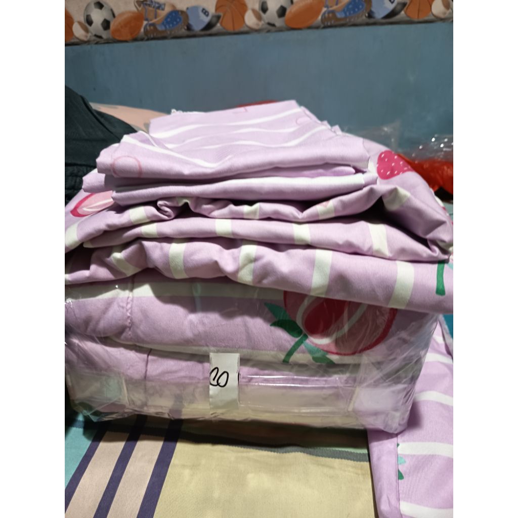 sprei, wajan, tas gojek bawa barang, kantong tidur camping bag sleeping bag, taplak meja preloved