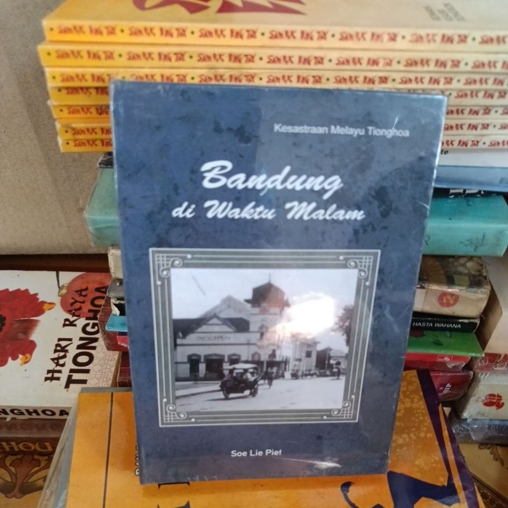 KESUSTRAAN MELAYU TIONGHOA BANDUNG DI WAKTU MALAM.ORIGINAL