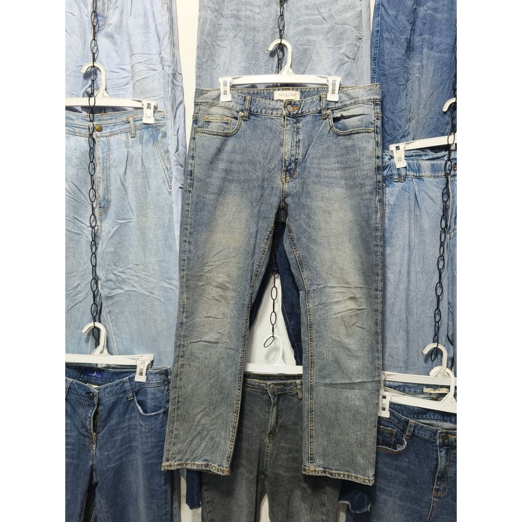 Celana jeans slim straight dari FATALISM size36