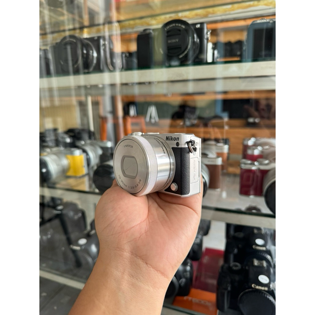 [KAMERA MIRRORLESS] NIKON 1 J5 SILVER MULUS SECOND BERGARANSI ORIGINAL