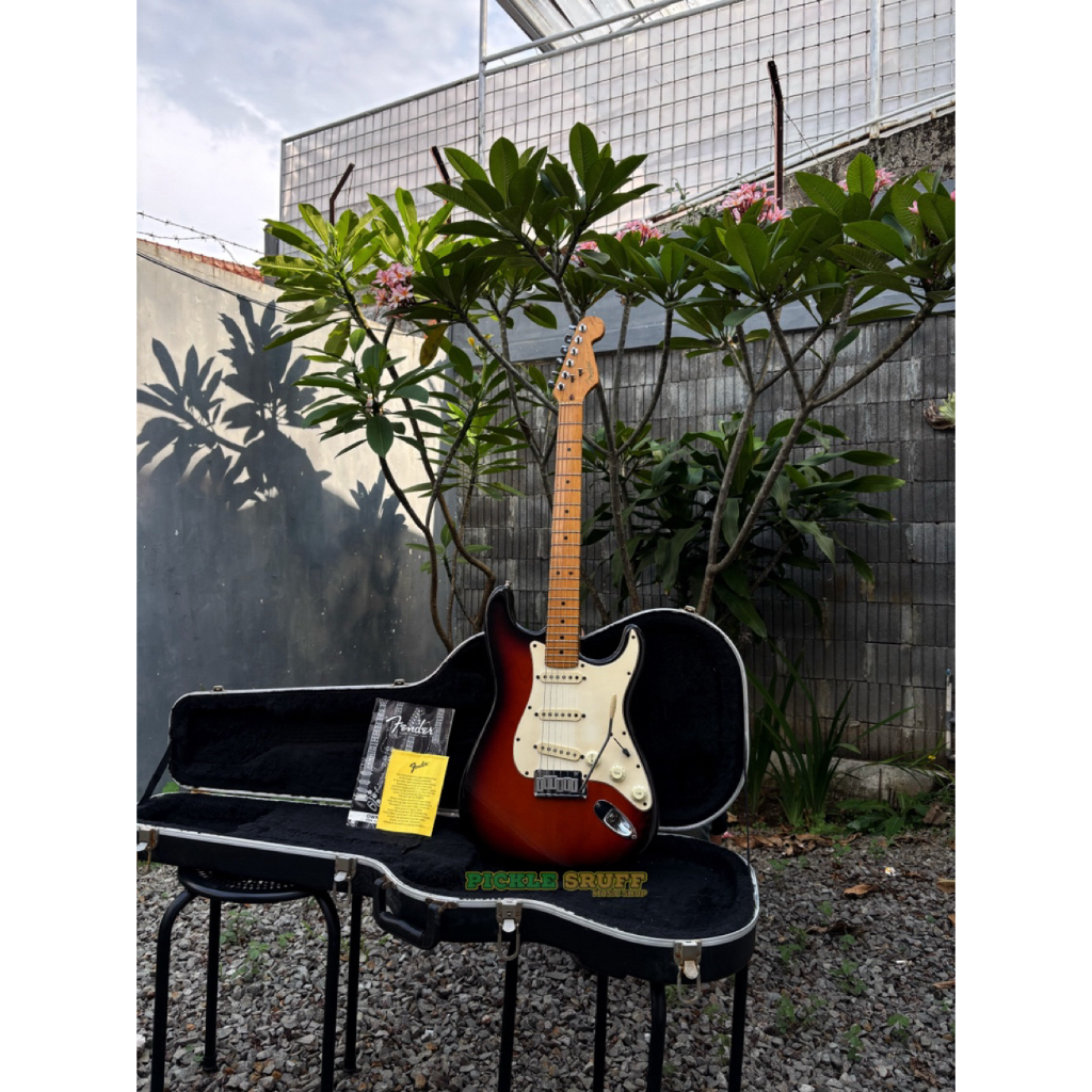 FENDER AMERICAN STANDARD STRATOCASTER MAPLE FINGERBOARD BROWN SUNBURST 50TH ANNIVERSARY | GITAR FEND