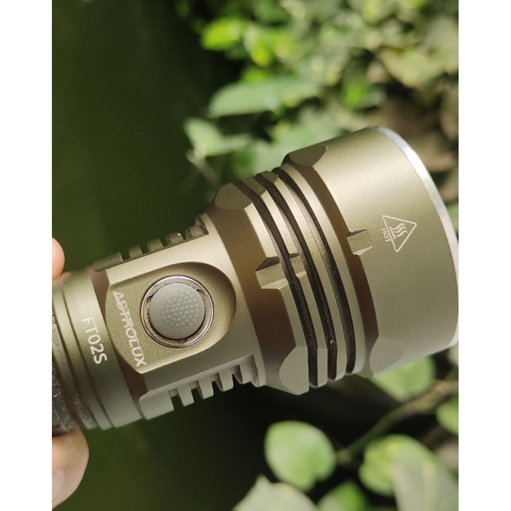 Astrolux ft02s 11000lm body+dus+kitab bekas koleksi pribadi