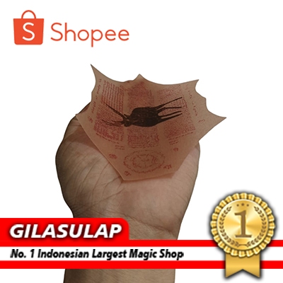 Uang kuno dan Jimat Melengkung di tangan untuk permainan ramal ramalan