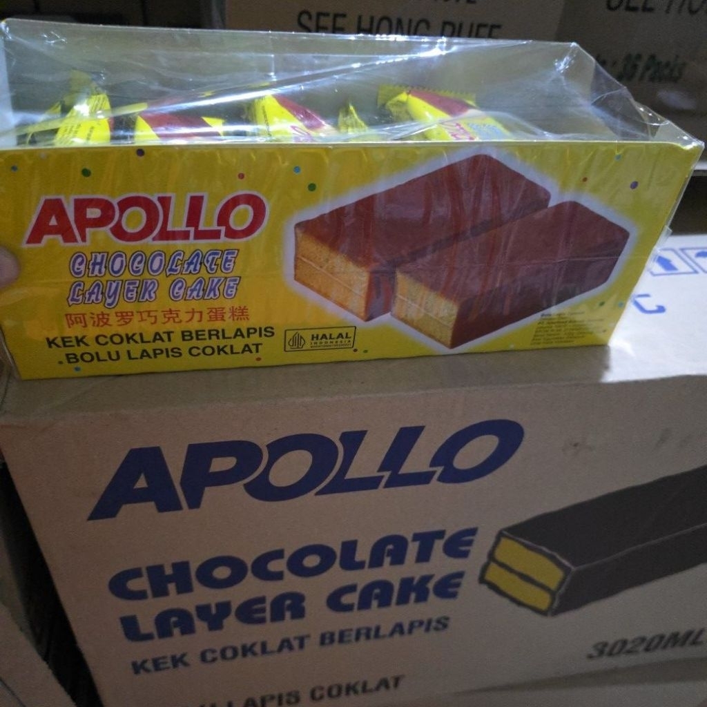 apollo pandan / chocolate layer cake