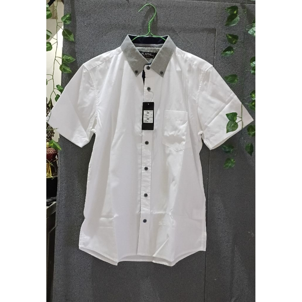 BARU Kemeja Putih Slimfit Merk. Platini size. M