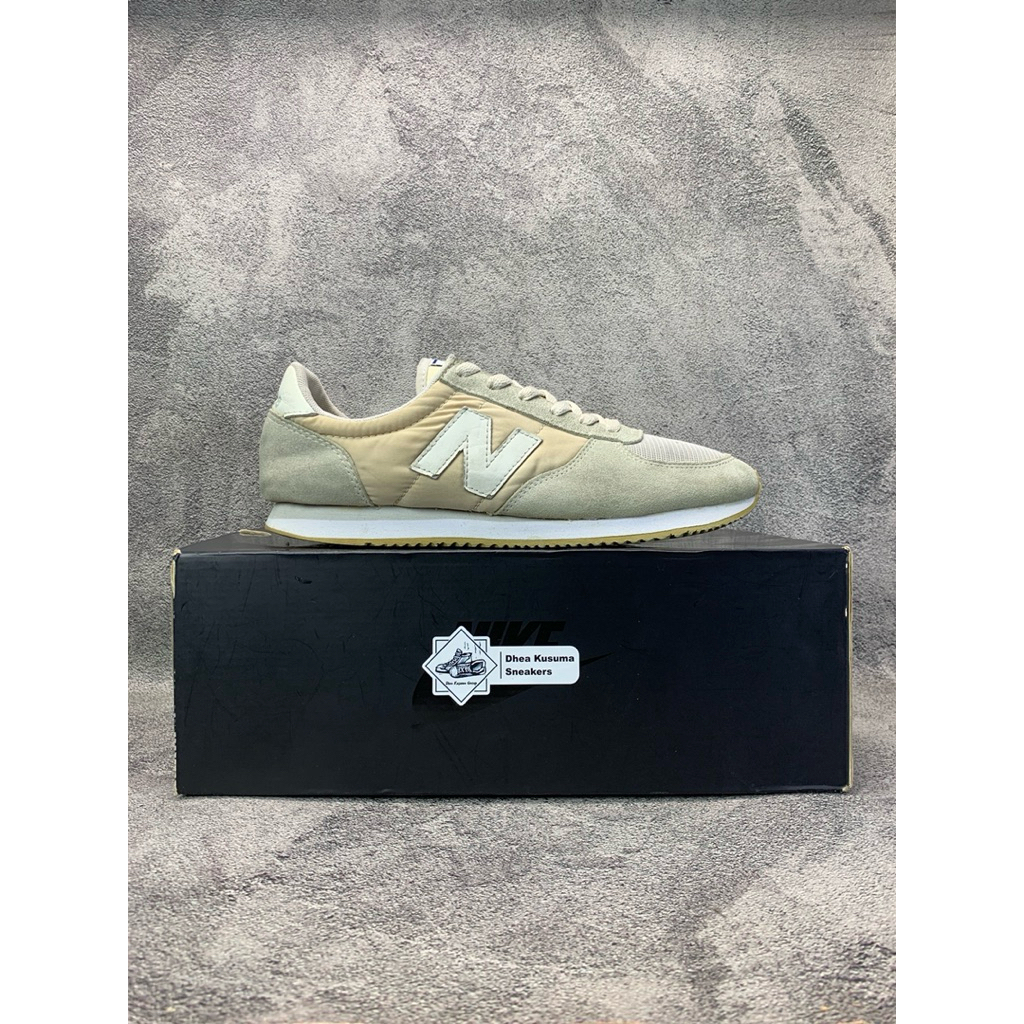 Sepatu Second  New Balance 220 Moonbeam  Size 42,5 Insole 27 cm  Original Guarantee 100%