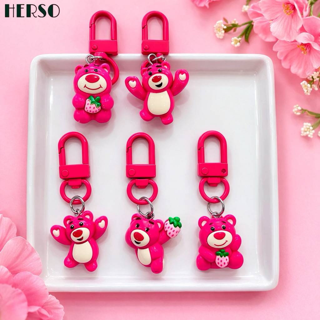 HERSO - Gantungan Kunci Lotso Beruang Strawberry Pink Keychain Resin Import Aksesoris Tas