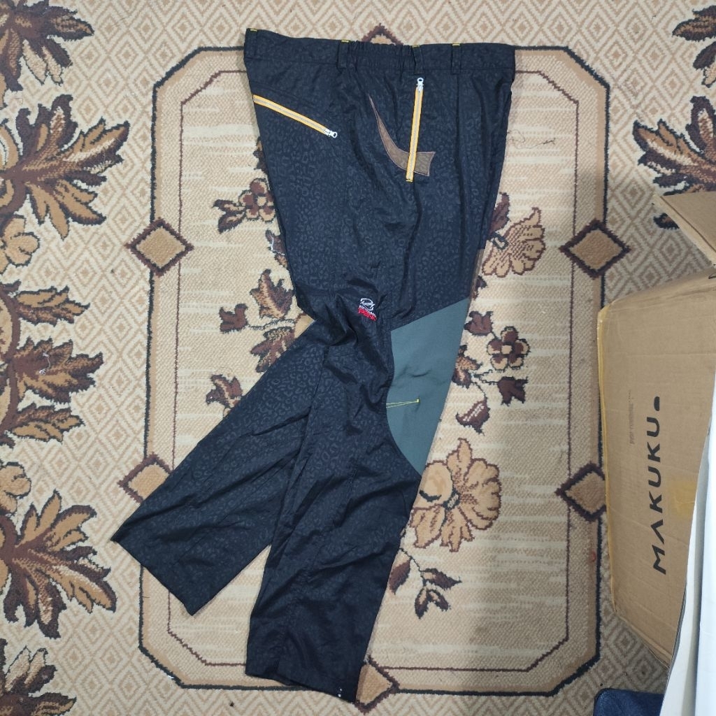 CELANA OUTDOOR SECOND CELANA HIKING SECOND BLACKYAK