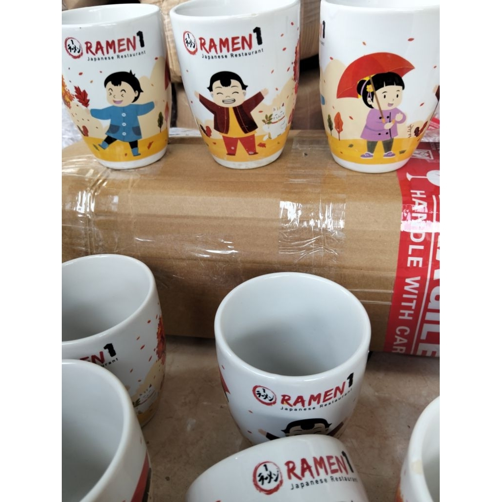 mug keramik pink besar motif emoticon lucu