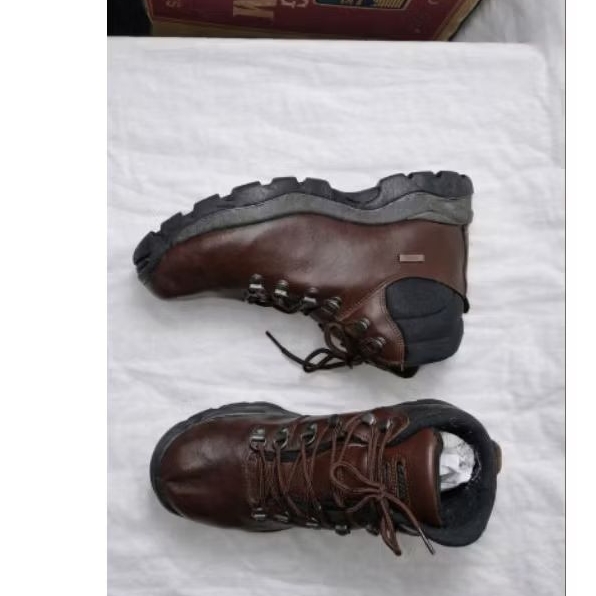 sepatu kulit hi tec size 42